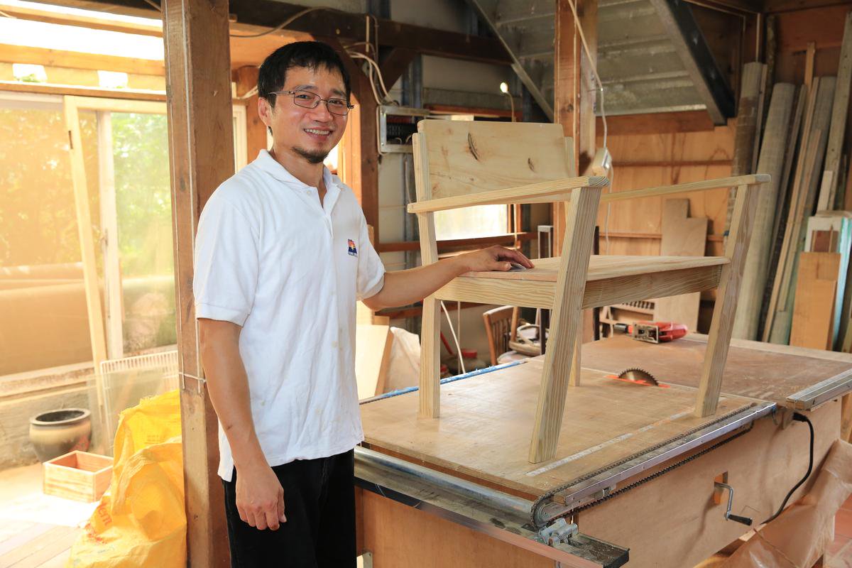 主人吳凱楠是不折不扣的「木頭人」，憑著一股熱忱，自學摸索木工。