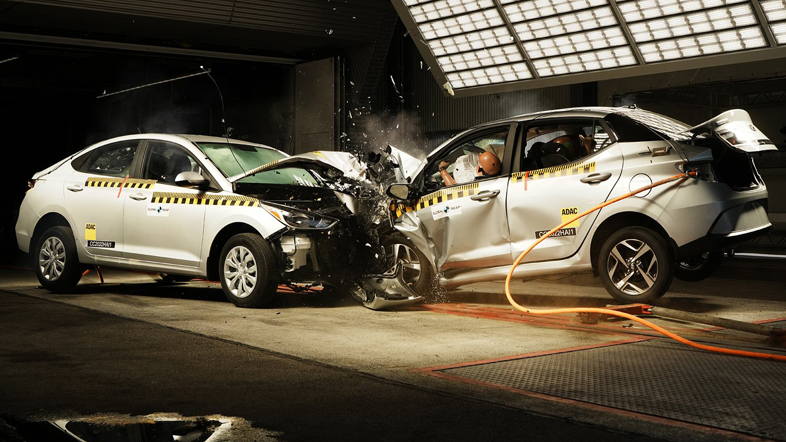 開發中國家汽車防護真的比較弱？　Hyundai同門小車對撞揭殘酷事實！