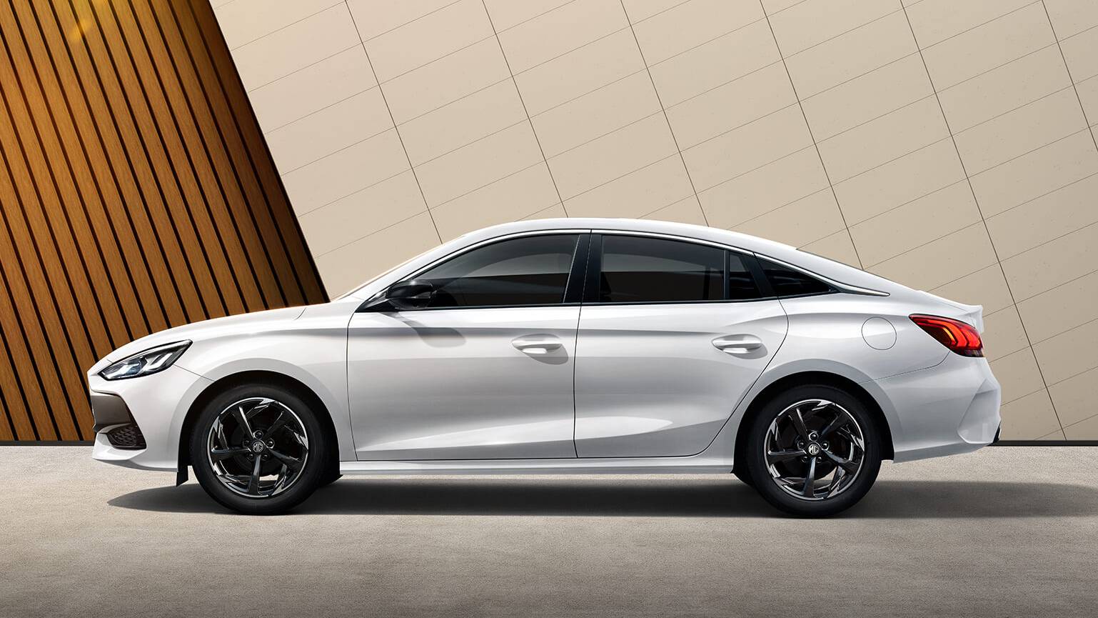 MG5轎跑中國新年式登場! 頂規1.5渦輪搶攻「中型車級距」43萬內入手 | 地球黃金線