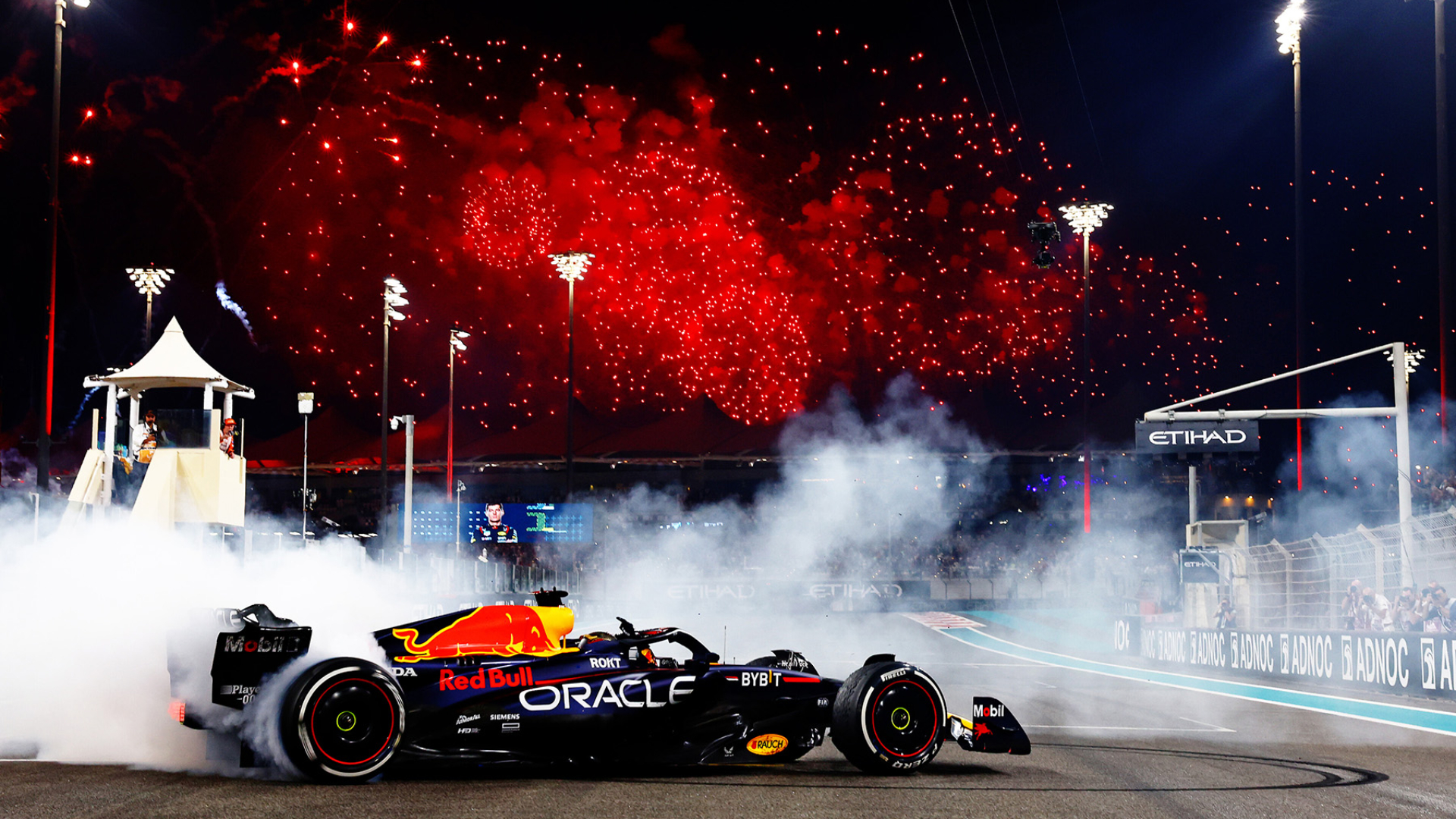 Red Bull車隊包辦2023年度車隊冠軍！　Max Verstappen單季領先圈數破千