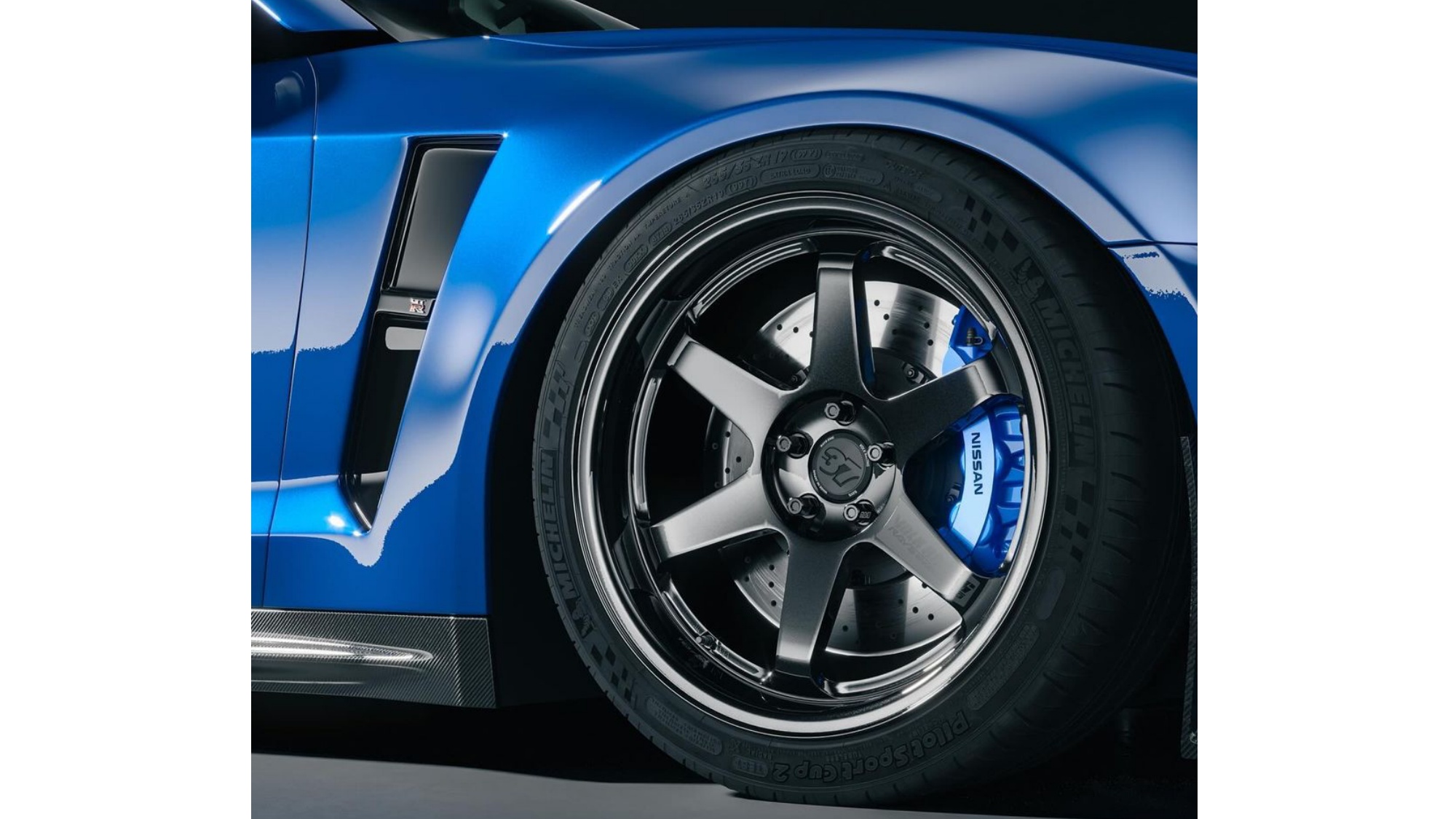 全球限量36組！專為GT-R R35設計的R34風格套件 | 地球黃金線