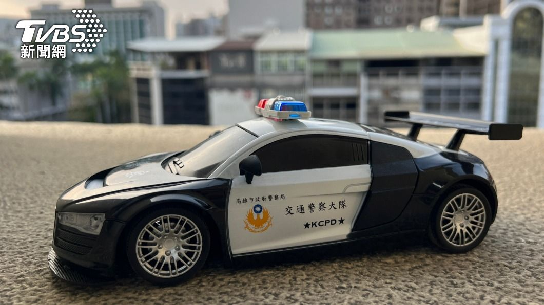 史上最精緻交通宣導贈品？高雄警方製作「Audi R8遙控警車」限量千輛秒殺！