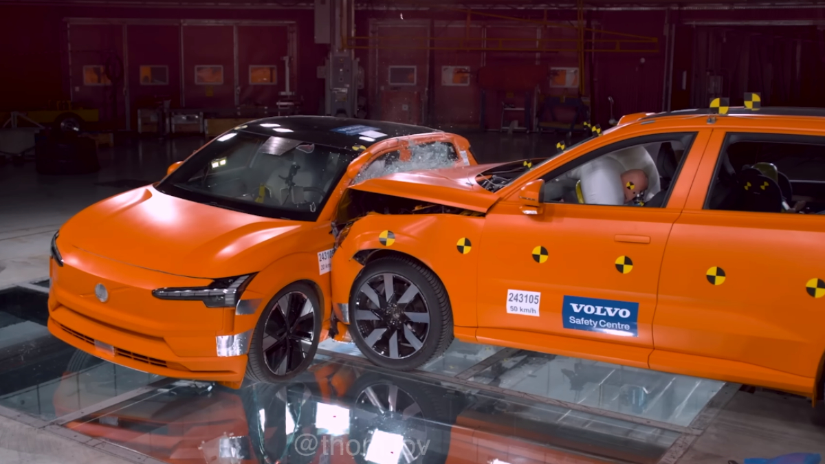 EX90直行衝撞EX30結果揭曉！Volvo實測自家電動休旅安全性
