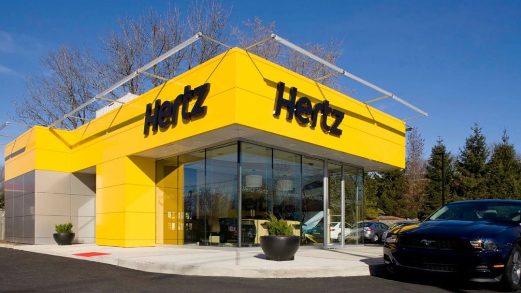 租車巨頭Hertz無比痛苦，財報顯示收入成長2%卻仍不敵電動車折舊！