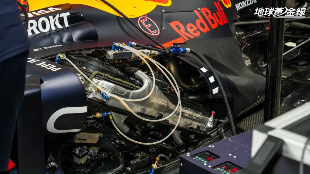 Red Bull RB8搶先開箱，2012 Red Bull冠軍賽車近距離直擊 | 地球黃金線