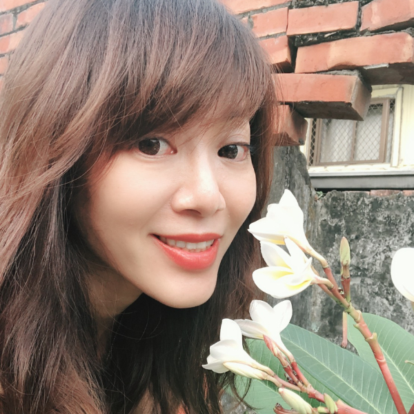 高雄最大免費水樂園回歸!星光水岸公園重新開放,嗨玩氣墊樂園、逛美食市集 img