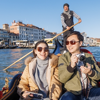 過年來拜拜+拍美照!全台8家最美宮廟洗版IG:台版青瓦臺、大紅燈籠高高掛 img