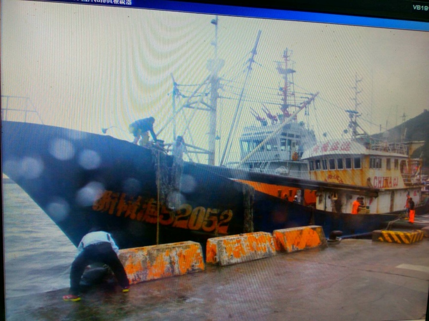 大陸籍「浙嶺漁52052 號」漁船被以261 萬元拍賣。 圖／連江地檢署提供