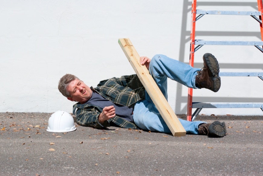 蘇姓貼瓷磚師傅工作時摔落不幸死亡。示意圖／Shutterstock