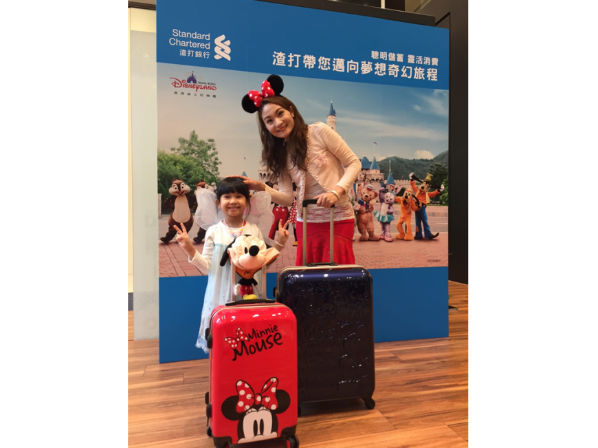 渣打銀行與香港迪士尼樂園合作，推出 「渣打銀行香港迪士尼樂園專案」。