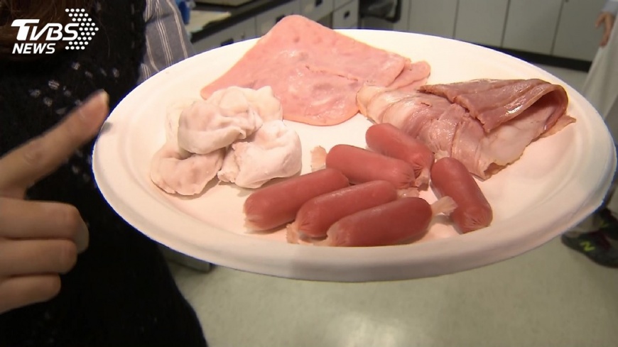 避開「高熱量地雷」加工食品,如:火鍋料、香腸火腿等。圖/TVBS資料畫面