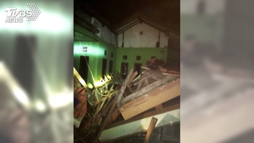 圖／中央社 印尼爪哇島強震　2死7傷百棟建築損