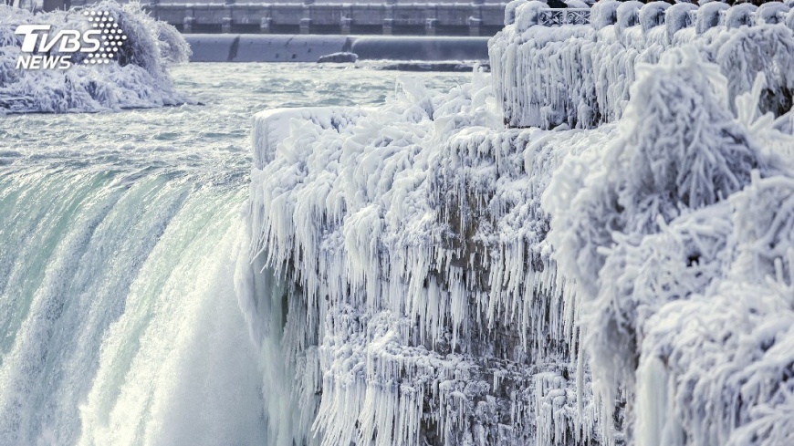 圖／達志影像美聯社 跨年極地寒流橫掃　尼加拉瀑布近乎凍結