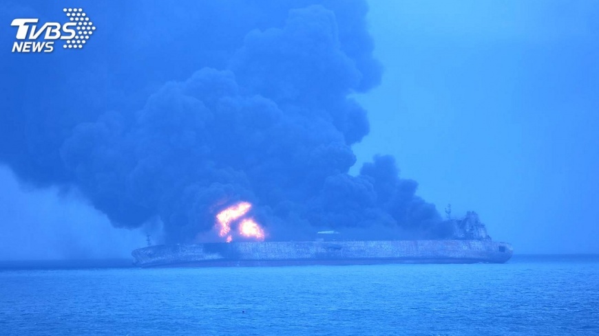 圖／達志影像美聯社 東海油船事故　漏油不排除漂到台灣海域