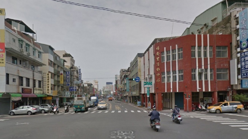 陳男經過府前路和永福路口時，遭黃男攔腰撞上。圖／Google Map