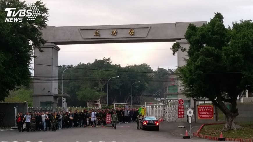 兵制走入歷史 末代成功嶺新訓役男抽籤 - 20180116000151L.jpg