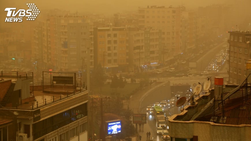 圖／達志影像路透社 有如異世界場景！　沙塵暴侵襲土耳其