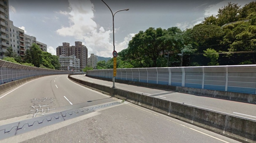 有男子頭套塑膠袋陳屍在新北環快橋下。圖／翻攝自Google Map