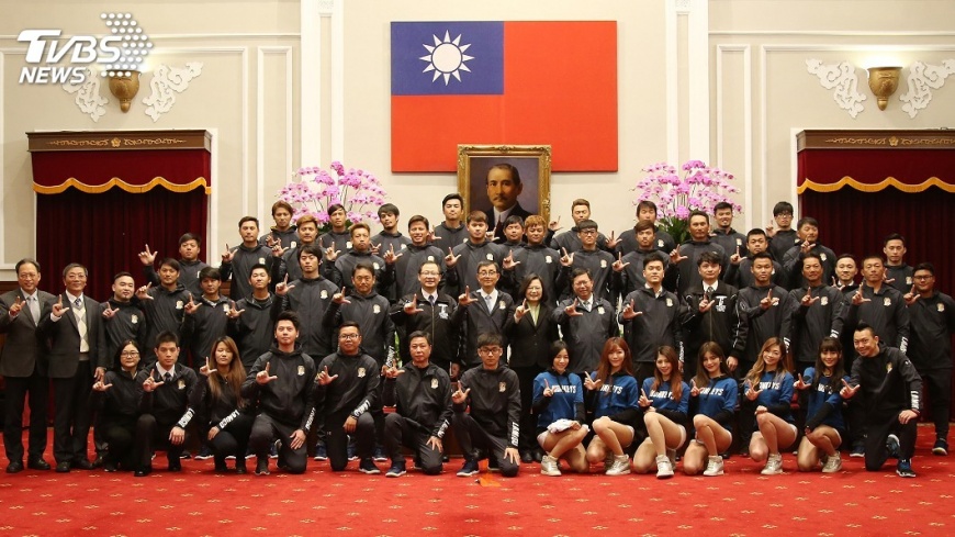 蔡總統接見桃猿隊 關注職棒第五第六隊 - 20180130000087L.jpg
