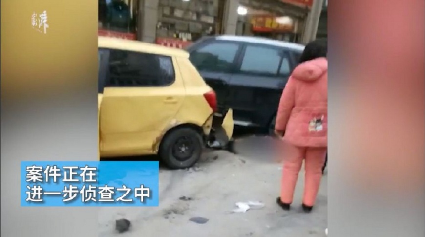 浙江發生一起爭地糾紛，男子開車將女鄰居撞死，還來回輾壓6次。(圖／翻攝自澎湃新聞網) 