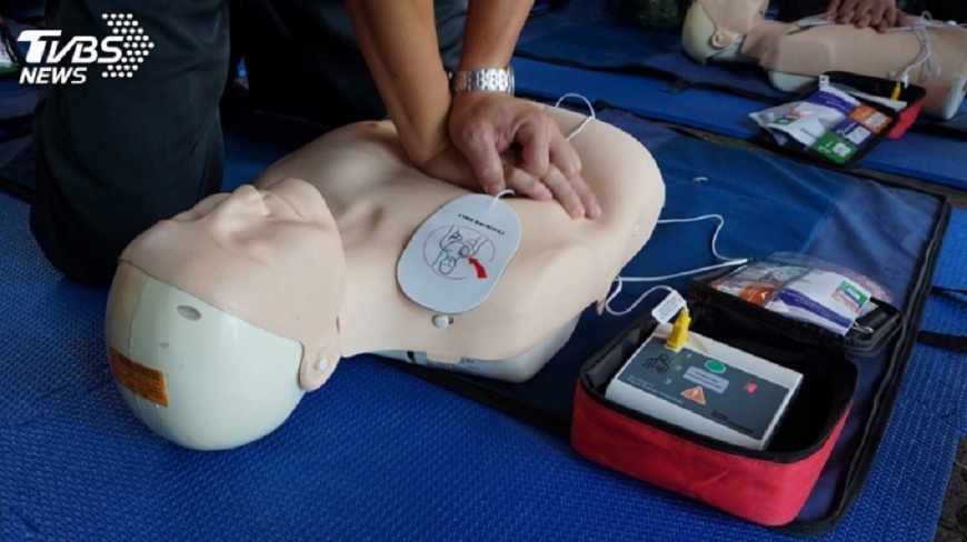 山東一名男子呼吸心跳雙停100分鐘，被醫護人員施以超過1000次的CPR從鬼門關前救回。(示意圖／中央社)