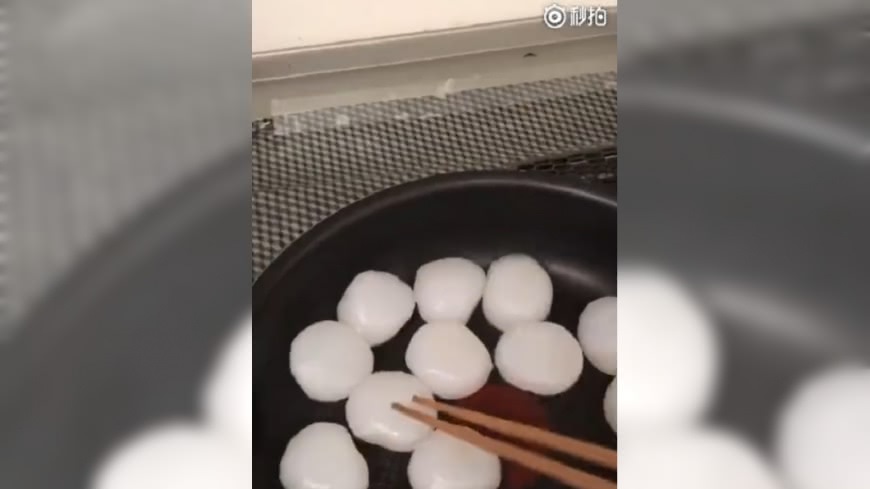 「油煎」蒟蒻的悽慘聲,讓廚房瞬間變成命案現場。
