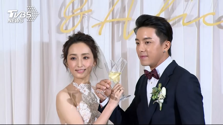 3度甜吻! 柯佳嬿披絕美婚紗甜喊坤達老公 - TVBS-N_CLEAN_10M_20180915_13-30-03.mp4_20180915_143739.844.jpg 圖/TVBS