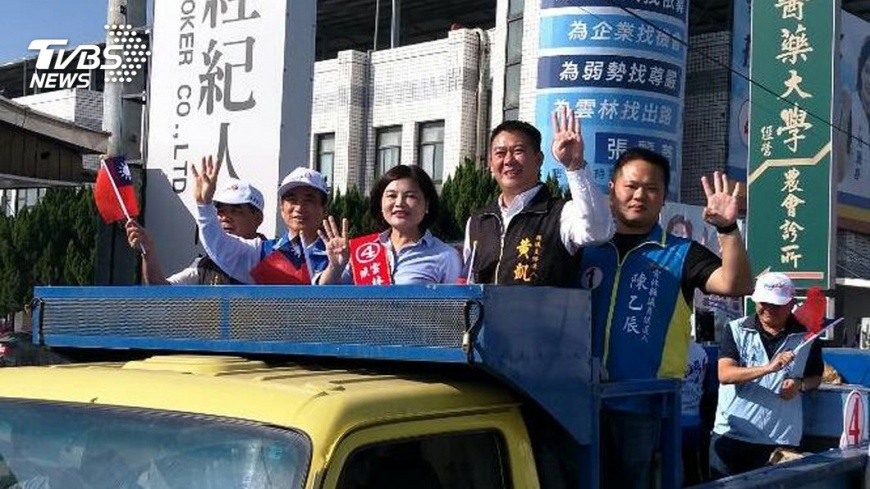 王金平勤跑基層,陪著張麗善車隊拜票。圖/中央社