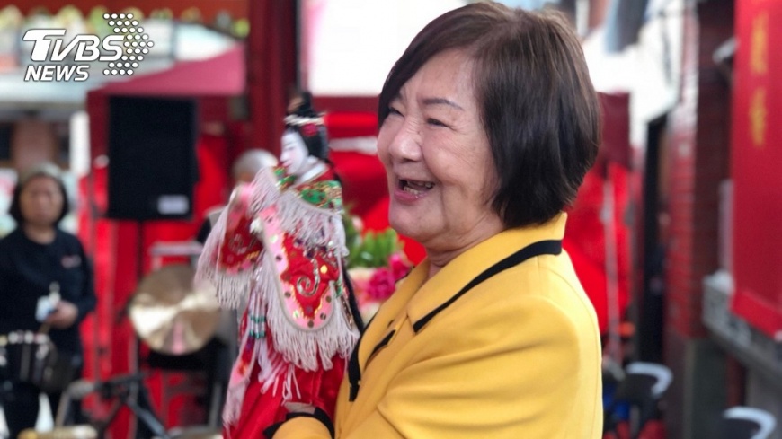台灣唯一布袋戲女演師，85歲江賜美獲邀到傳藝演出傳承。