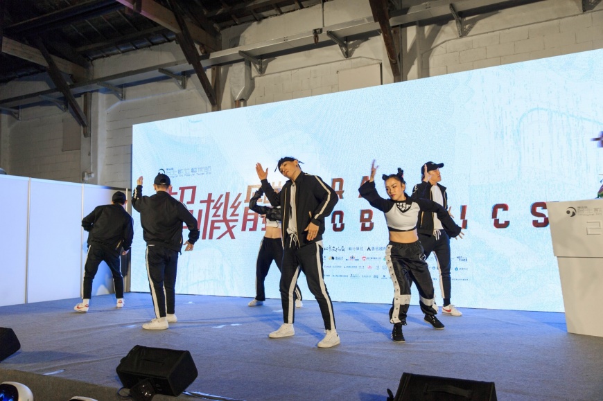 Infinite Tech Carrier-MoveOn 舞蹈團隊帶來精彩的開場表演-『超機體』 - Infinite Tech Carrier-MoveOn 舞蹈團隊帶來精彩的開場表演-『超機體』.jpg