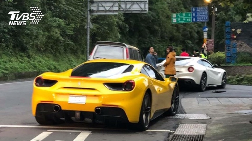 TVBS 小貨車擦撞多部超跑 恐面臨龐大維修費 (3) - TVBS 小貨車擦撞多部超跑 恐面臨龐大維修費 (3).jpg 圖/TVBS