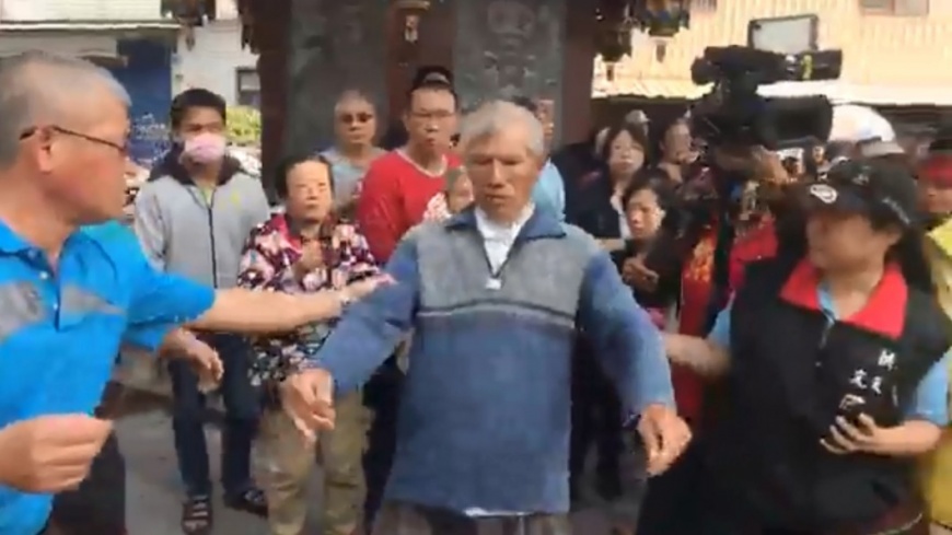 白沙屯媽祖遇土地公1 - 白沙屯媽祖遇土地公1.jpg 圖/翻攝自臉書白沙屯拱天宮