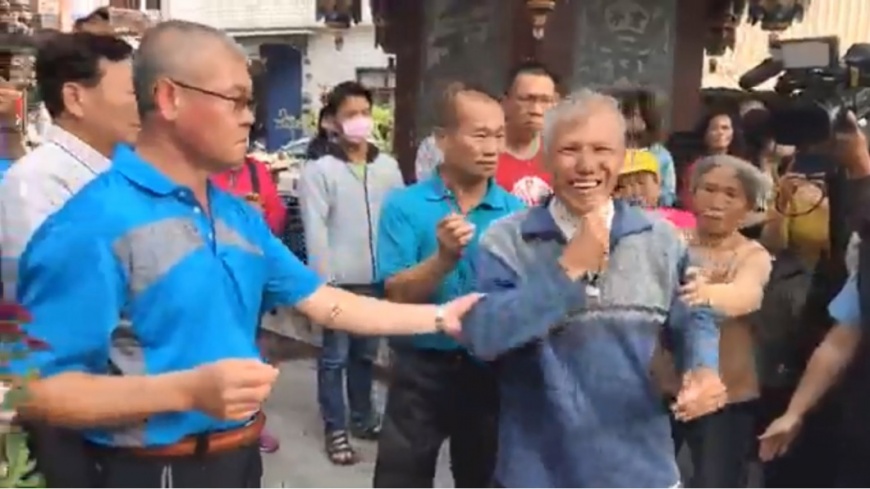 白沙屯媽祖遇土地公2 - 白沙屯媽祖遇土地公2.jpg 圖/翻攝自臉書白沙屯拱天宮