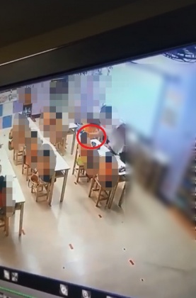 小孩吃飯時往後回頭看,竟然就遭老師動手呼巴掌。圖/翻攝靠北惡質幼兒園