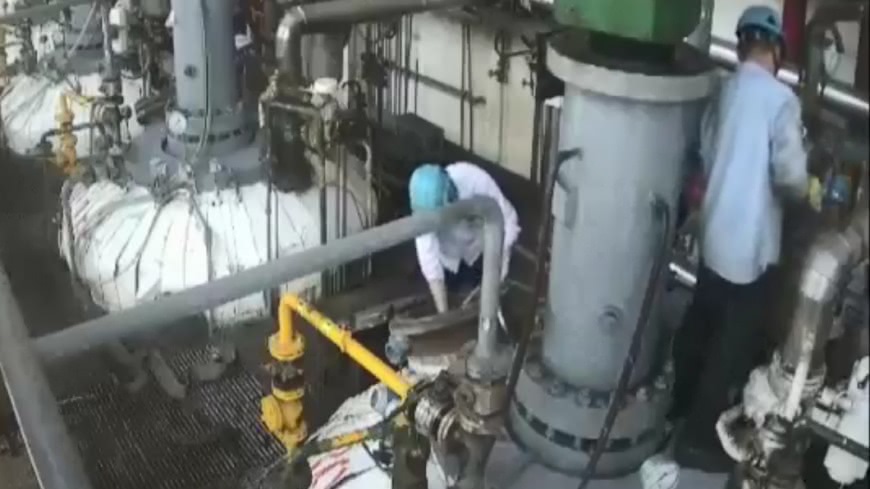 王男在清洗氫化爐時,未依照作業程序而埋下意外因子。圖/翻攝自《liveleak》