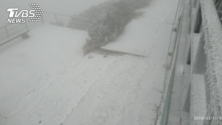 中央氣象局 玉山下雪了 - 玉山下雪了.jpg