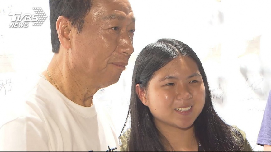 郭台銘找藍青年 組子弟兵刺客團?