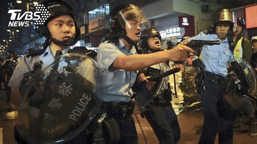 25號的抗議衝突中，港警首度開真槍。