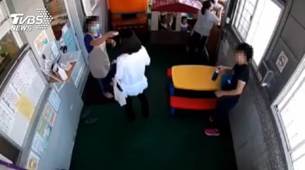 稽查員體溫超過38度 硬闖托嬰中心4童發燒1住院