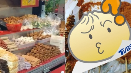 深夜嗨吃5串加辣炭烤 女撕開包裝崩潰:提拉米蘇?