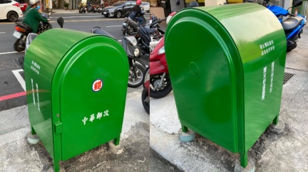 男驚見「沒孔郵筒」無法寄信 內行曝解答:不是給你用