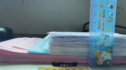 4孩全讀私幼 爸翻「學費收據山」驚:1公分值100萬