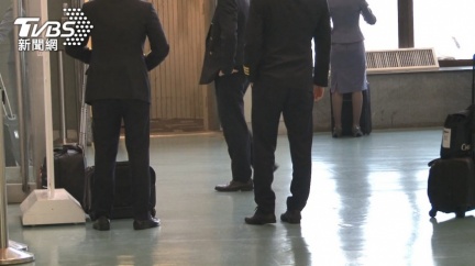 爆檢疫所遍布老鼠屎!華航機師怨「被當犯人」:像集中營