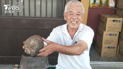 價值1棟透天厝!金門犬撿「1.6公斤龍涎香」阿伯爽翻