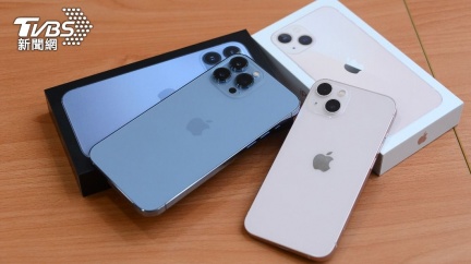 包裝盒內容曝！開箱iPhone 13「絕美2款新色」│開賣│蘋果│手機│TVBS