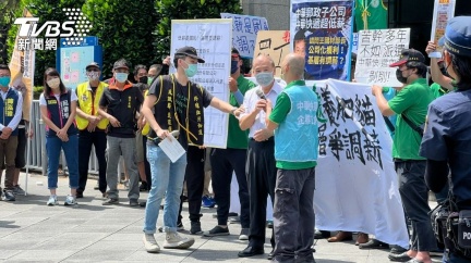 中華快遞罷工靜坐求加薪　交通部終於回應了