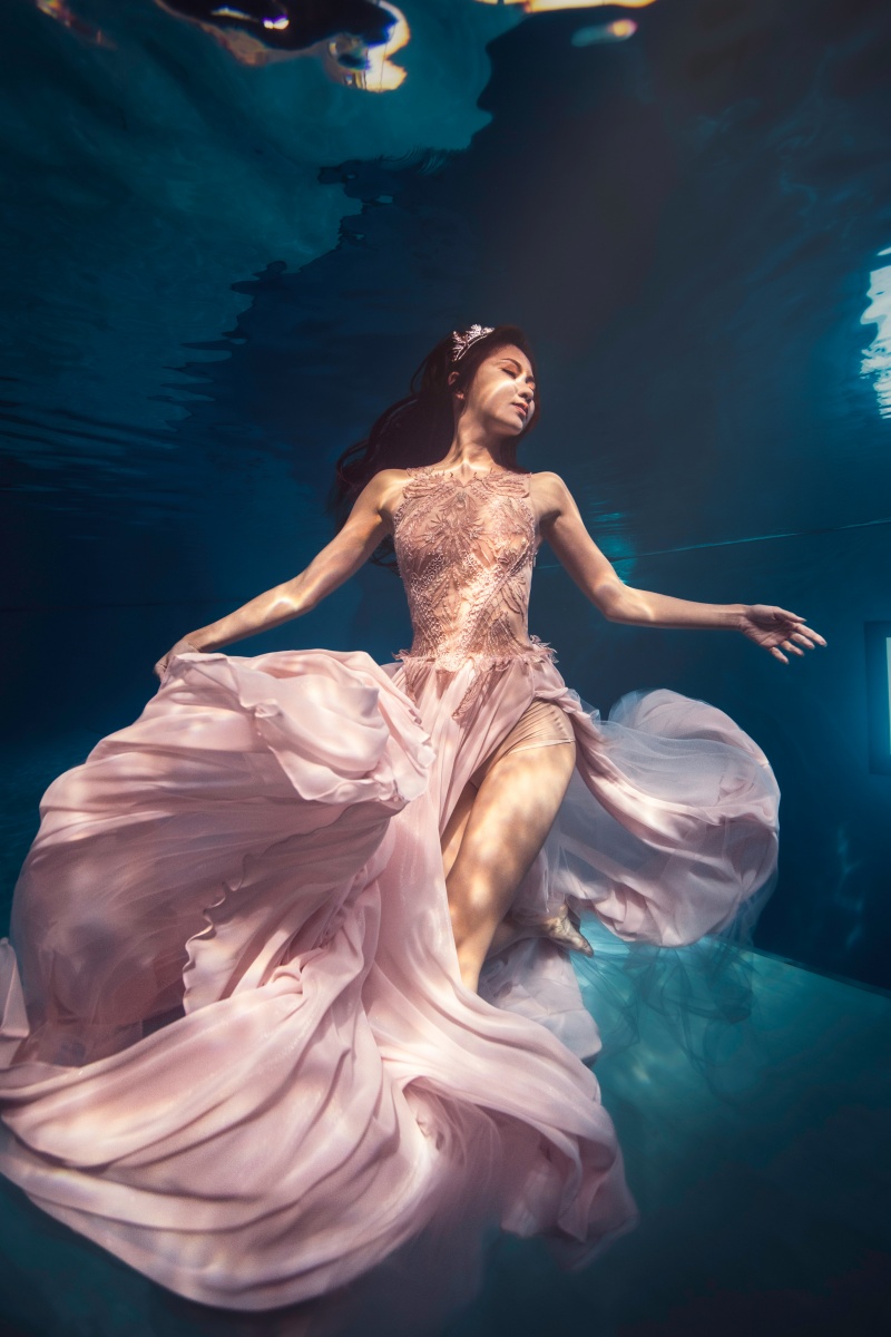「蓓朵娜」品牌大使最美水精靈－鄭婷怡，一系列的水中及深海拍攝的影片驚豔國際
