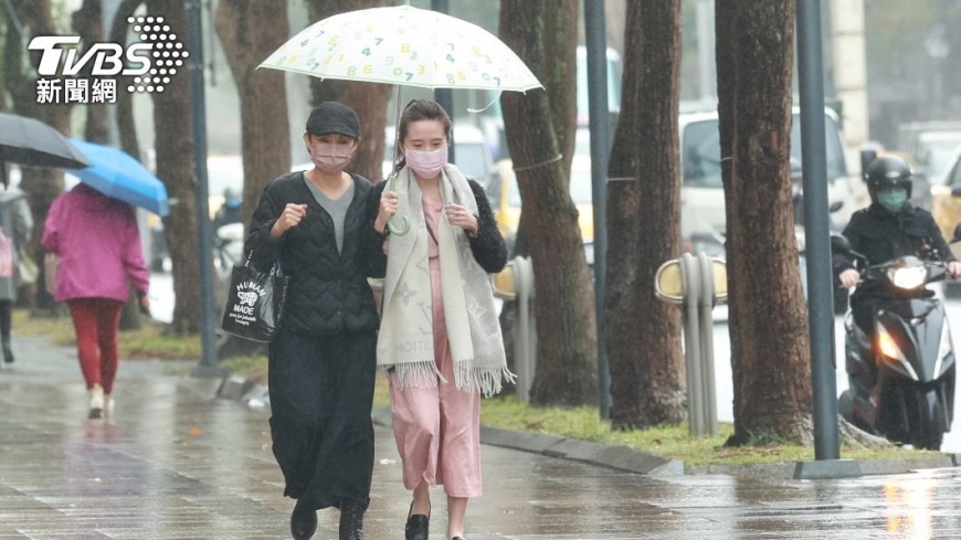週末北東降雨機率高，外出記得攜帶雨具。（圖／TVBS資料照）