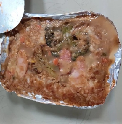 原PO分享孩子給他的照片,忍不住喊話校方應正視此問題。(圖/翻攝自「匿名公社」臉書)