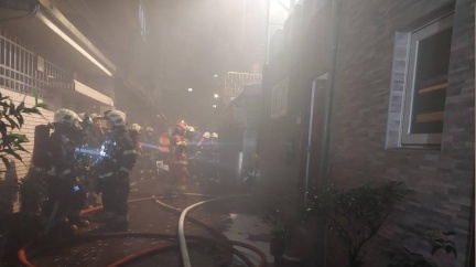 新北樹林公寓大火　3人一度受困獲救送醫